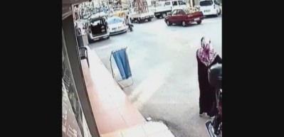 Vatandaşın dikkati k&uuml;&ccedil;&uuml;k kızı &ouml;lmekten kurtardı
