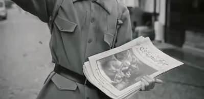 Vatandaşlara, "Konya Harp Mecmuası" adlı temsili gazete dağıtıldı.