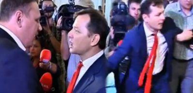 Vekillerin kavgası tek yumrukla sona erdi