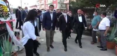 Vir&uuml;s g&ouml;lgesinde ilk d&uuml;ğ&uuml;n yapıldı: Sadece gelin ve damat oynadı