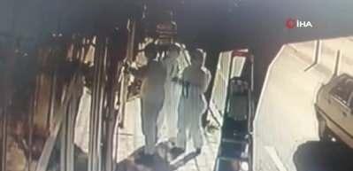 Karantinadan ka&ccedil;ıp d&uuml;kkana gelen &ccedil;iğk&ouml;fteciyi ekipler b&ouml;yle yakaladı