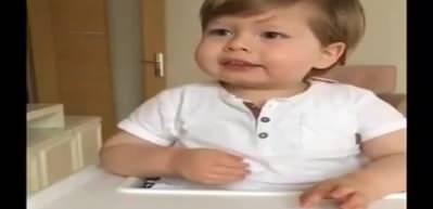 Sevimli miniğin yemek ile imtihanı g&uuml;ld&uuml;rd&uuml;!