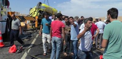 Yaralı yakınları saldırdı, itfaiyeciler ka&ccedil;tı 