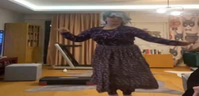 Yasemin Sakallıoğlu&rsquo;dan kadınları g&uuml;ld&uuml;ren video!