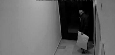Yastıklı hırsız apartmandan 12 &ccedil;ift ayakkabı &ccedil;aldı