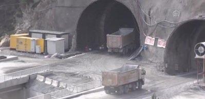 Yeni Zigana T&uuml;neli'nin yarısı tamamlandı 
