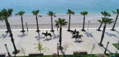 Yer Antalya! Sahilde atlı devriye yaptılar