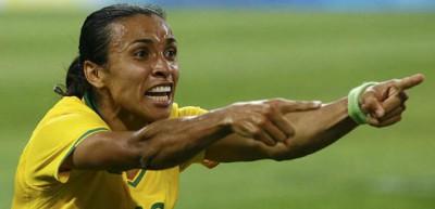 Onu uzaktan g&ouml;ren Ronaldinho sanıyor!