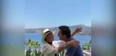 Yeşil&ccedil;am efsanesi Filiz Akın oyuncu oğlu İlker İnanoğlu ile aylar sonra ilk kez!