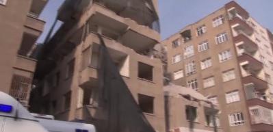 Yıkım halindeki apartmanda &ccedil;&ouml;kme