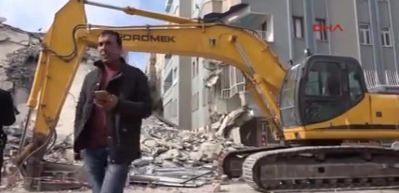  Yıkımı yapılan 6 katlı bina &ccedil;&ouml;kt&uuml;, yan bina hasar g&ouml;rd&uuml;