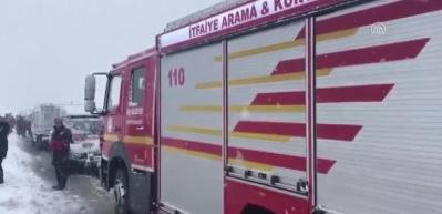 Yolcu otob&uuml;s&uuml; dereye u&ccedil;tu: 6 &ouml;l&uuml;, 20 yaralı
