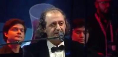 Y&uuml;cel Arzen'den muhteşem 'Sakarya' performansı
