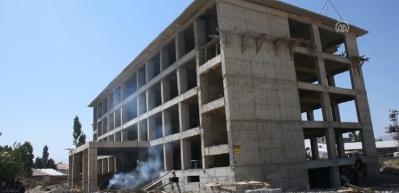 Y&uuml;ksekova'da ter&ouml;r&uuml;n yıktığı okulların yerine modern ve yenileri yapılıyor