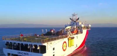 Yunan komutan haddini aştı!