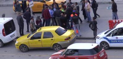 Kendisine ceza kesen trafik polisine hakaret eden taksici g&ouml;zaltına alındı!