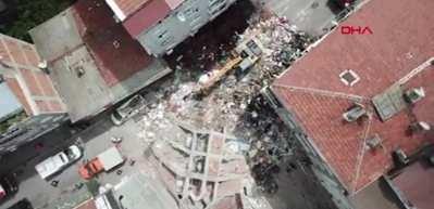 Zeytinburnu'nda yıkılan binanın enkazı kaldırlıyor!