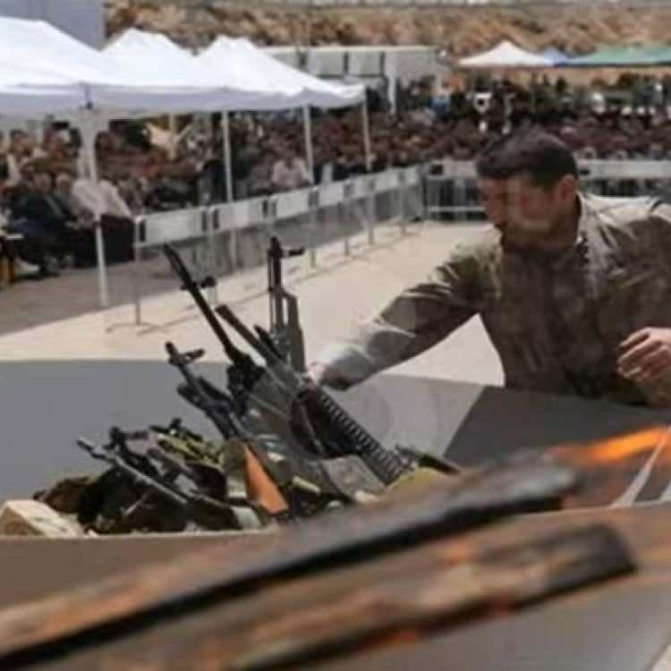 PKK'LILARIN SİLAH BIRAKMA ANLARI YAYINLANDI