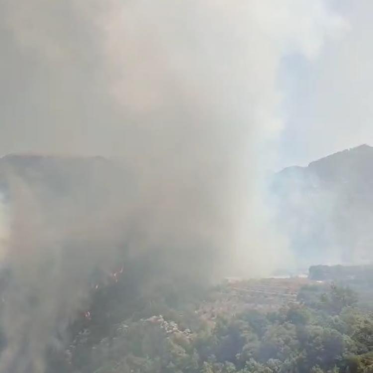 MURATPAŞA' DAKİ YANGIN KISMEN KONTROL ALTINDA