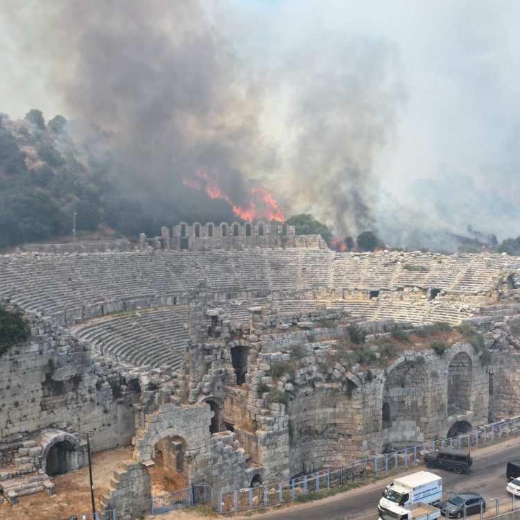 PERGE YANGINI KONTROL ALTINDA AMA ALANYA'DA YENİ BİR YANGIN DAHA ÇIKTI