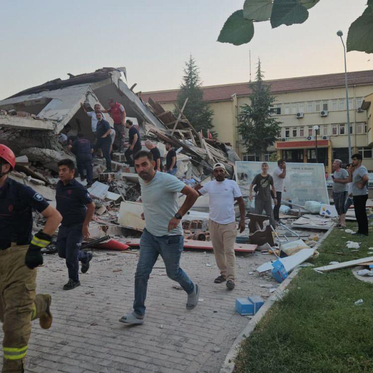 BAKAN MEMİŞOĞLU: HAYATİ TEHLİKELERİ BULUNMAMAKTA