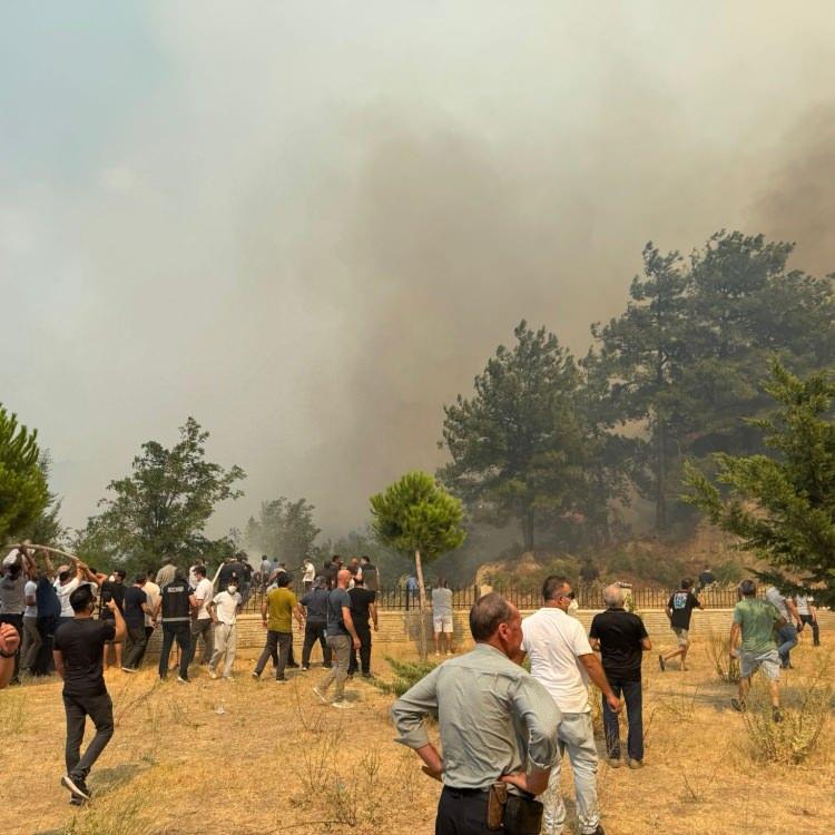 HAVALİMANI UÇUŞLARA KAPATILDI