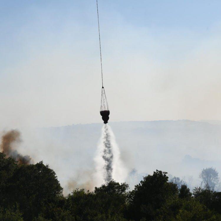 LAPSEKİ'DE YANGIN KONTROL ALTINDA