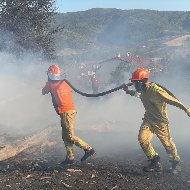 KARAMÜRSEL'DE YANGIN BÜYÜDÜ