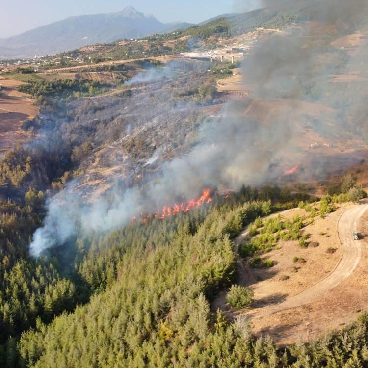 OSMANİYE'DE YANGIN SÜRÜYOR