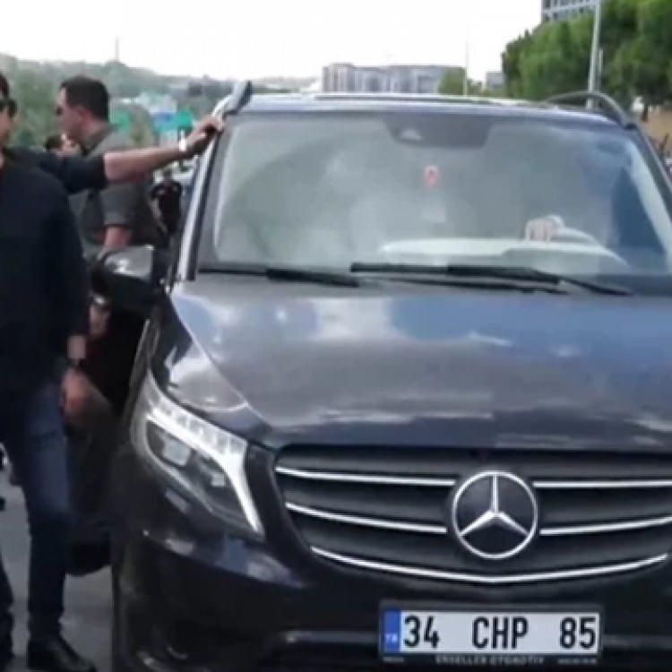 GÜRSEL TEKİN CHP İL BİNASI ÖNÜNE GELDİ