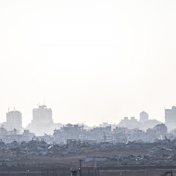 80 HASTANIN BULUNDUĞU ÇOCUK HASTANESİNE SALDIRI