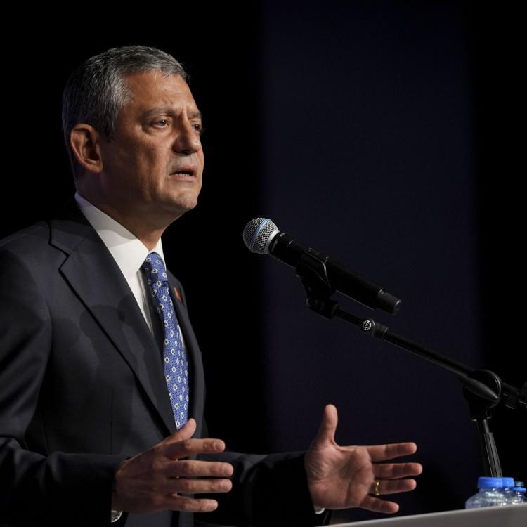 ÖZGÜR ÖZEL YENİDEN BAŞKAN