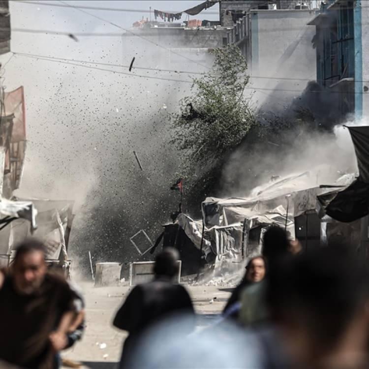 BİRÇOK EV BOMBALANDI! ÇOK SAYIDA SİVİL ENKAZ ALTINDA KALDI