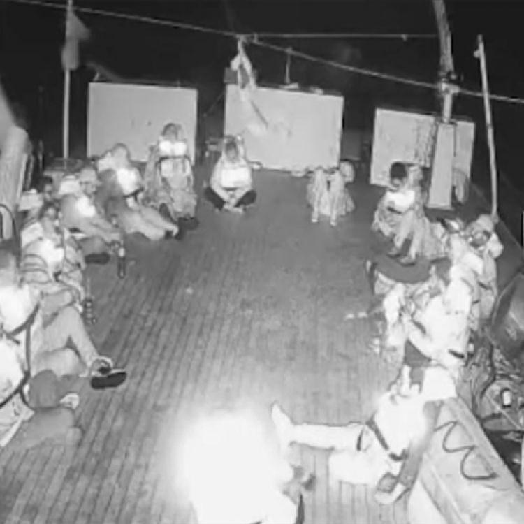 İSRAİL: BAZI GEMİLERİ ELE GEÇİREREK YOLCULARI ALIKOYDUK