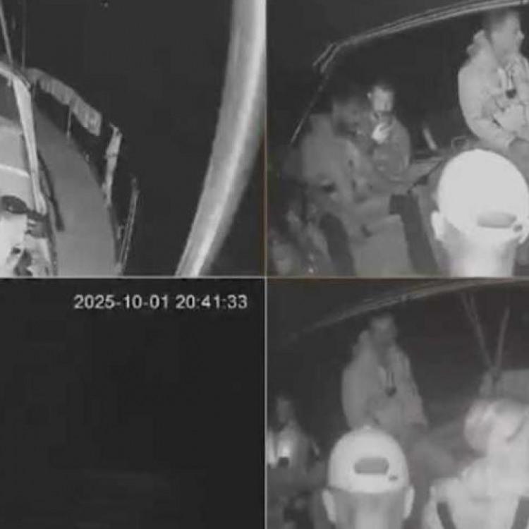 İSRAİL GEMİLERE TAZYİKLİ SU SIKIYOR