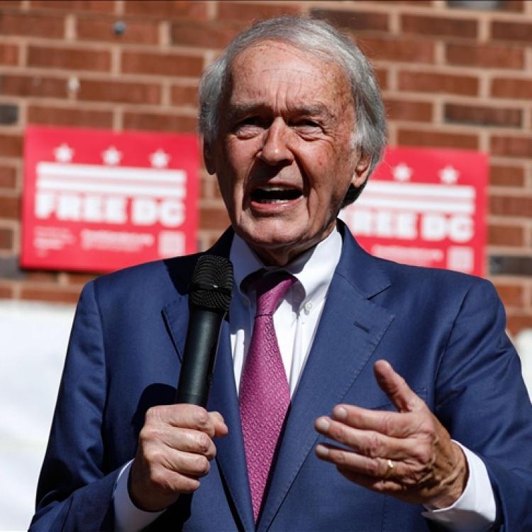 ABD'Lİ SENATÖR MARKEY'DEN, TRUMP, NETANYAHU İLE İLİŞKİLERİNİ SUMUD'U KORUMAK İÇİN KULLANSIN YORUMU