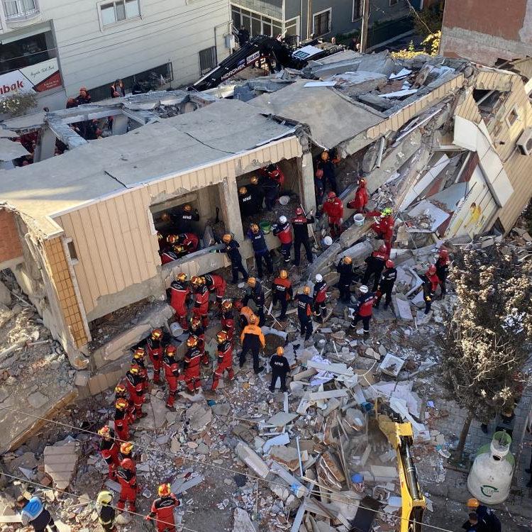 ENKAZ ALTINDA KALANLARIN KİMLİKLERİ BELLİ OLDU