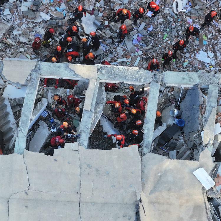 YAN BİNADAKİ KOMŞU KONUŞTU