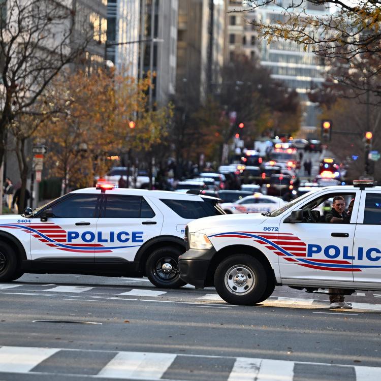 Washington'da 2 ABD askerini öldüren saldırganın etkisiz hale getirildiği anlar