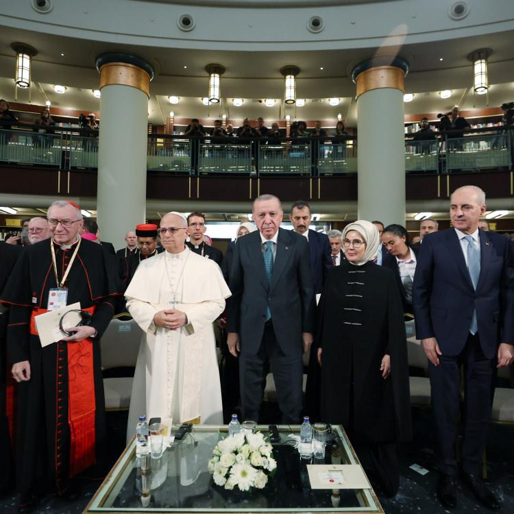 PAPA, İSTANBUL'A GELDİ