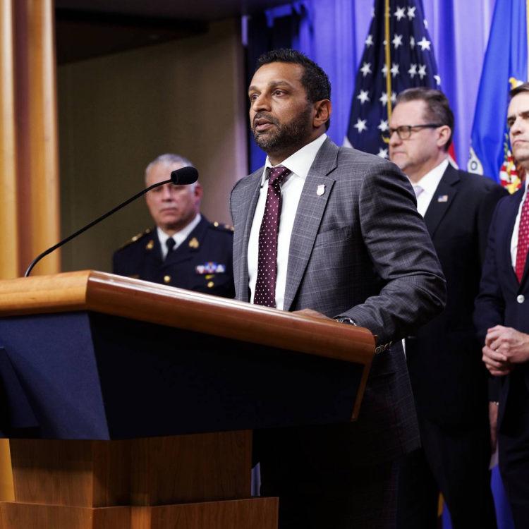 FBI DİREKTÖRÜ KASH PATEL, VURULAN İKİ ULUSAL MUHAFIZ ASKERİNİN DURUMUNUN KRİTİK OLDUĞUNU AÇIKLADI