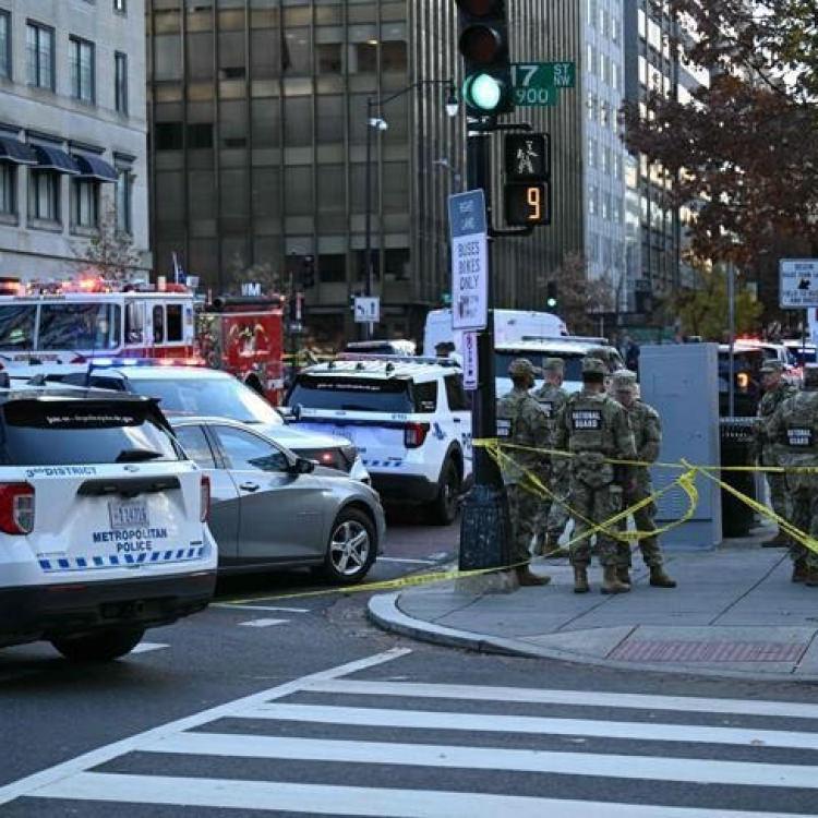 BEYAZ SARAY KAPATILDI