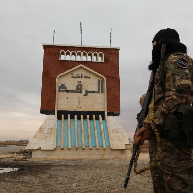 SURİYE ORDUSU ŞUAYB EZ-ZİKR K&Ouml;PR&Uuml;S&Uuml;'NDE KONTROL&Uuml; SAĞLADI