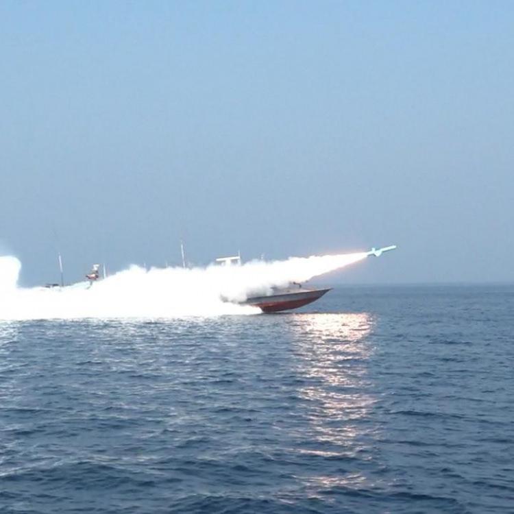 DEVRİM MUHAFIZLARI ORDUSU: ABD DENİZ VE &Uuml;S HEDEFLERİ VURULDU