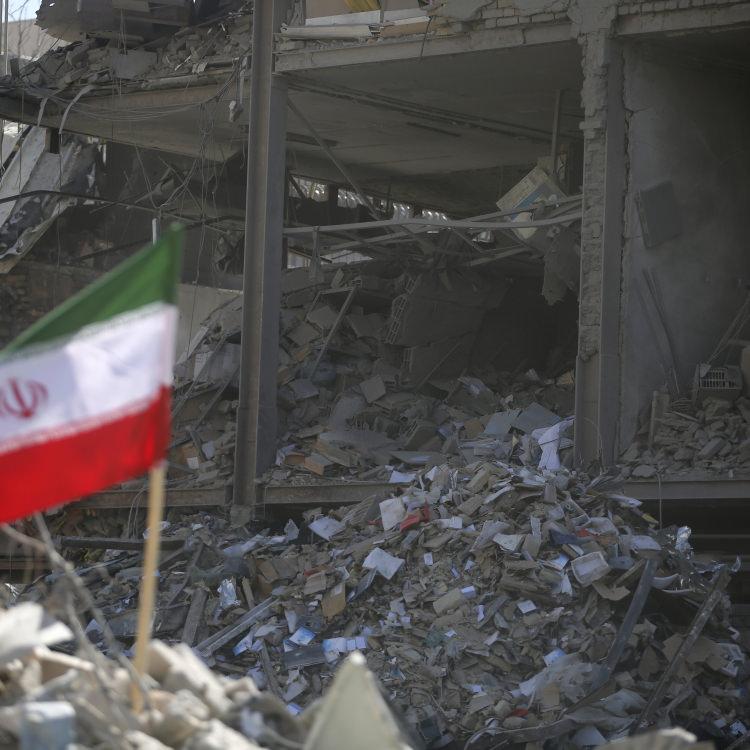 İRAN'DA HAYATINI KAYBEDENLERİN SAYISI 1045'E YÜKSELDİ