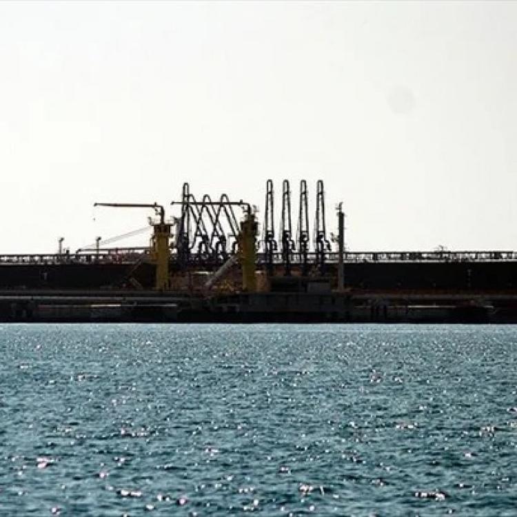 İRAN, H&Uuml;RM&Uuml;Z BOĞAZI'NDA 10'DAN FAZLA PETROL TANKERİNİ VURDU