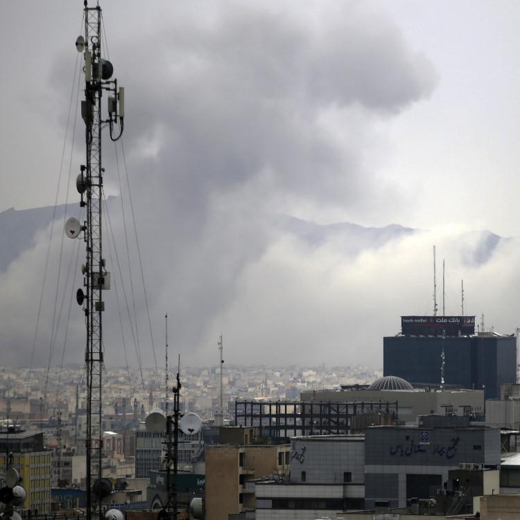 TAHRAN, TEBRİZ VE KUM KENTLERİNDE PATLAMA SESLERİ DUYULDU