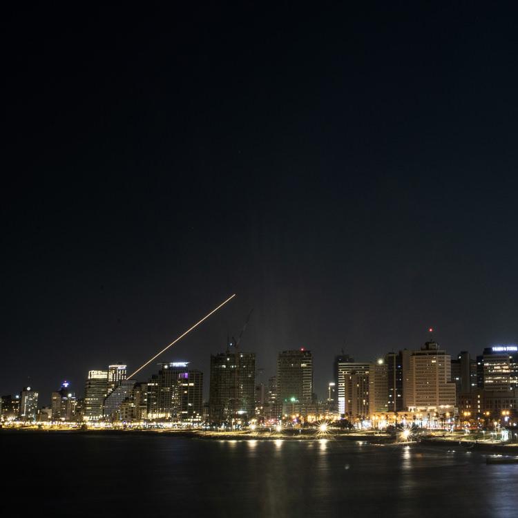 İRAN ORDUSU: YENİ FÜZE SALDIRISI DALGASI BAŞLATTIK