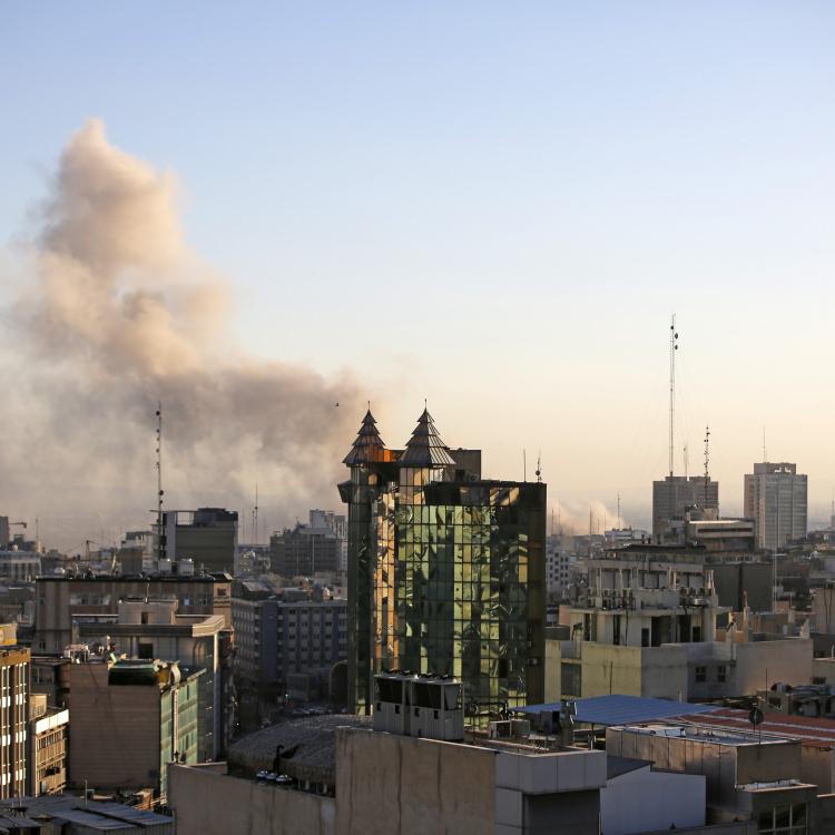TAHRAN'DA PATLAMA SESLERİ DUYULDU