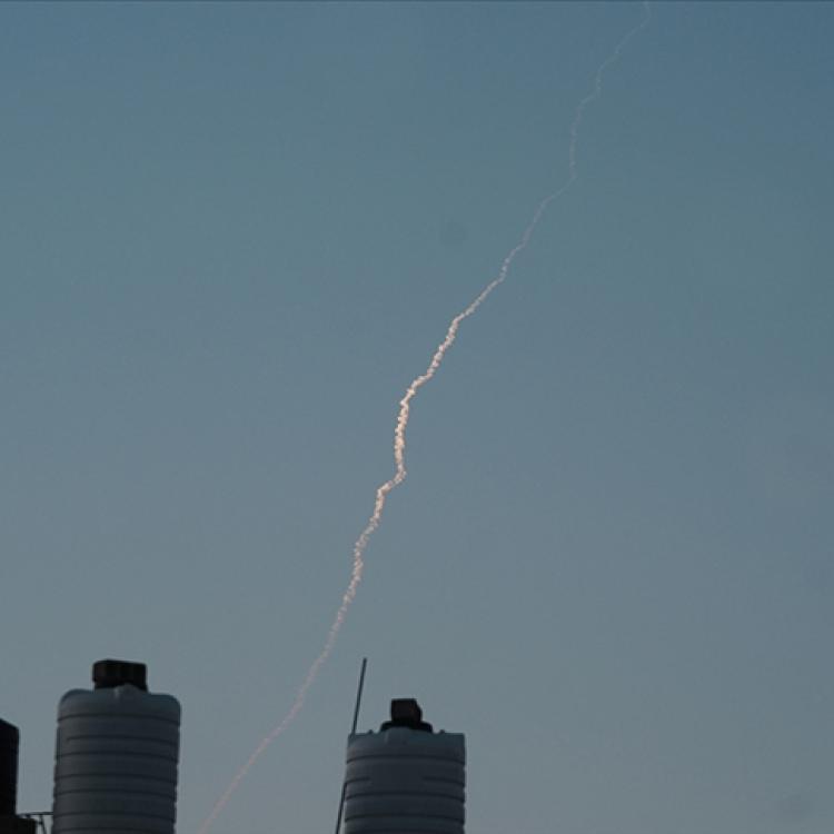 İRAN'IN MİSİLLEMESİ NEDENİYLE İSRAİL'İN ORTA VE G&Uuml;NEY KESİMLERİNDE SİRENLER &Ccedil;ALDI